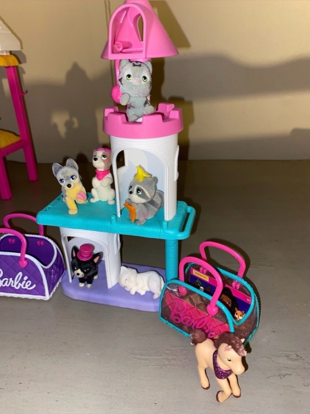 Barbie Pets Set, comes with play tower, 7 pets, and two carry totes - Picture 7 of 7